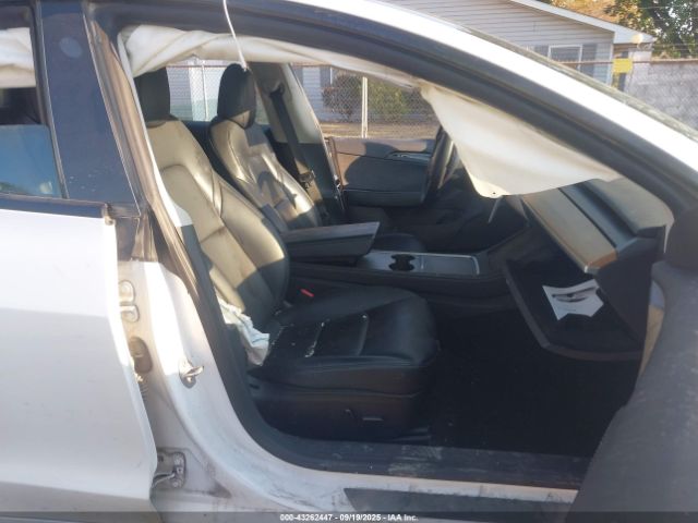 Tesla Model 3 Long Range Dual Motor All-wheel Drive Image 13