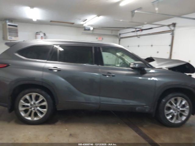 Toyota Highlander Hybrid Limited Image 16