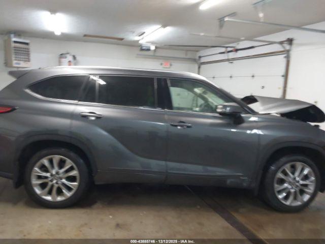 Toyota Highlander Hybrid Limited Image 16