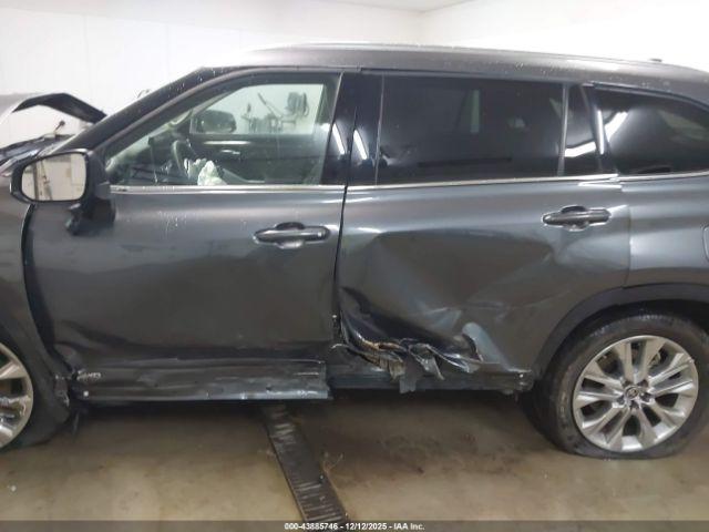 Toyota Highlander Hybrid Limited Image 17