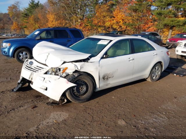 Toyota Camry Le Image 8