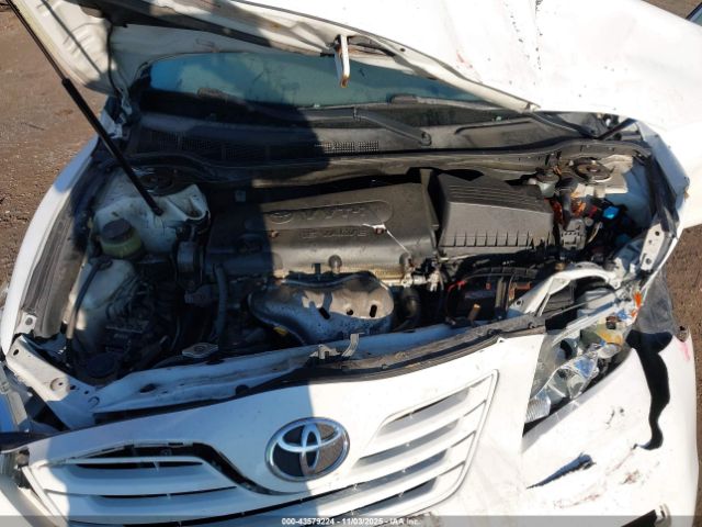 Toyota Camry Le Image 16