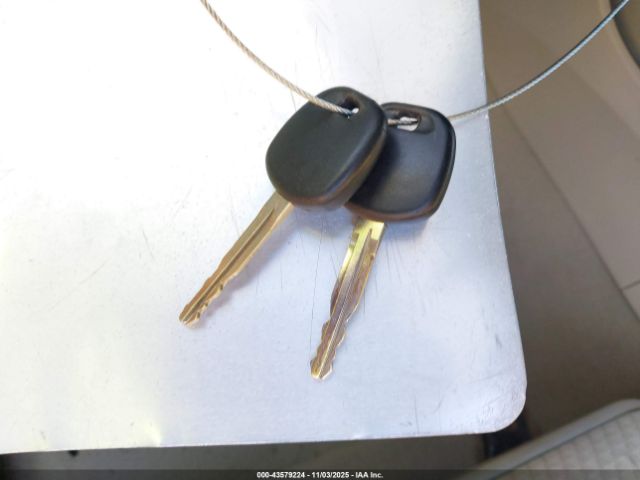 Toyota Camry Le Image 14