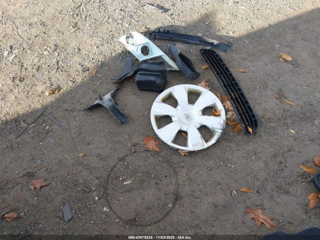 Toyota Camry Le Image 6