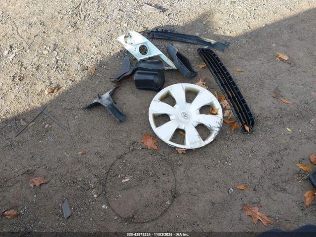 Toyota Camry Le Image 6