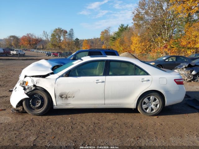 Toyota Camry Le Image 5