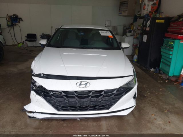 Hyundai ELANTRA Sel Image 9