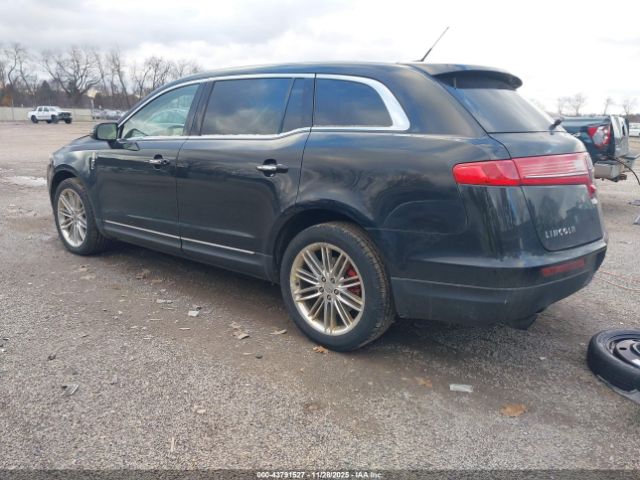 Lincoln MKT Ecoboost Image 15