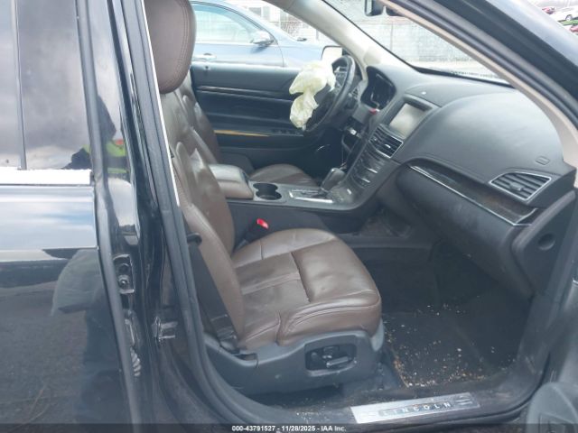 Lincoln MKT Ecoboost Image 11