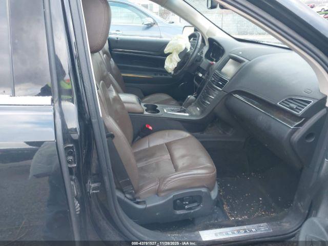 Lincoln MKT Ecoboost Image 11