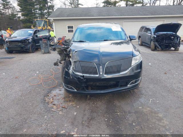 Lincoln MKT Ecoboost Image 10