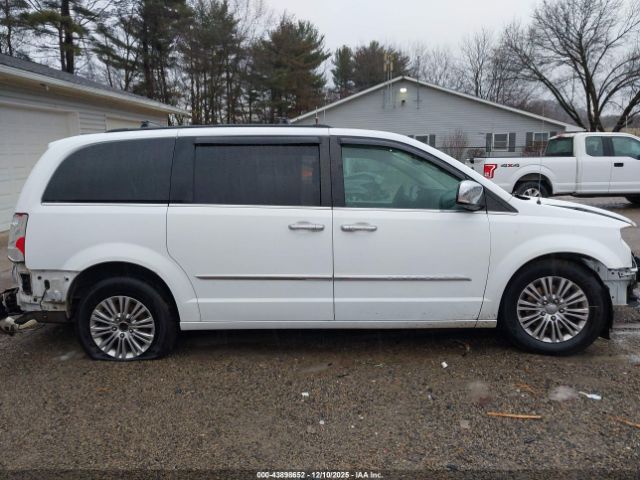 Chrysler Town & Country Touring-l Image 15