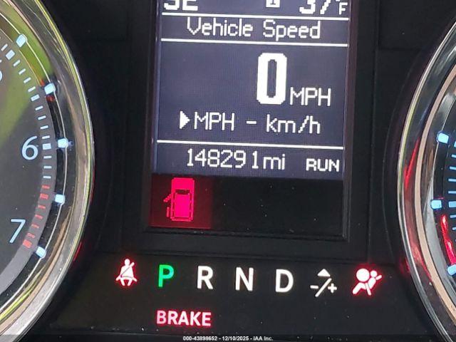 Chrysler Town & Country Touring-l Image 12