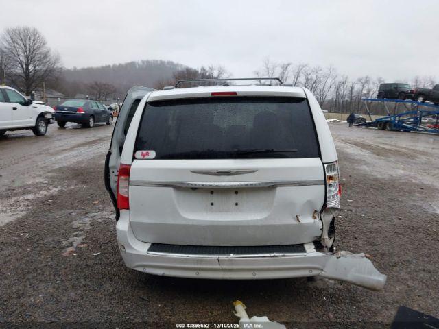 Chrysler Town & Country Touring-l Image 18