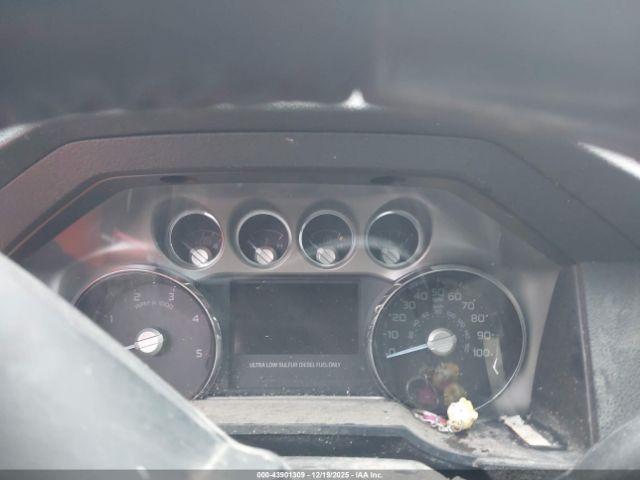 Ford F-350 Lariat Image 6