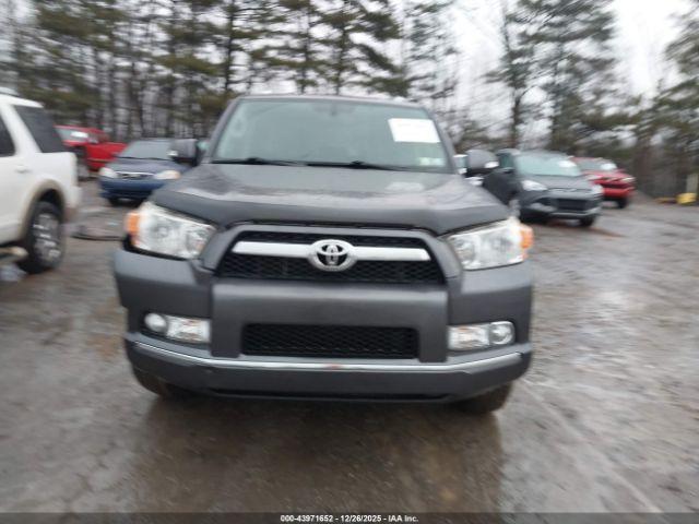 Toyota 4Runner Limited Image 9