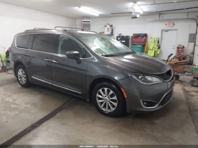 Chrysler Pacifica Touring-l Image 1