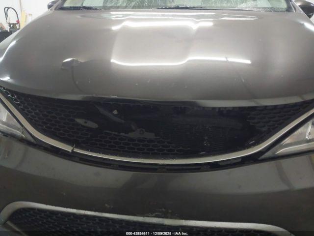 Chrysler Pacifica Touring-l Image 13