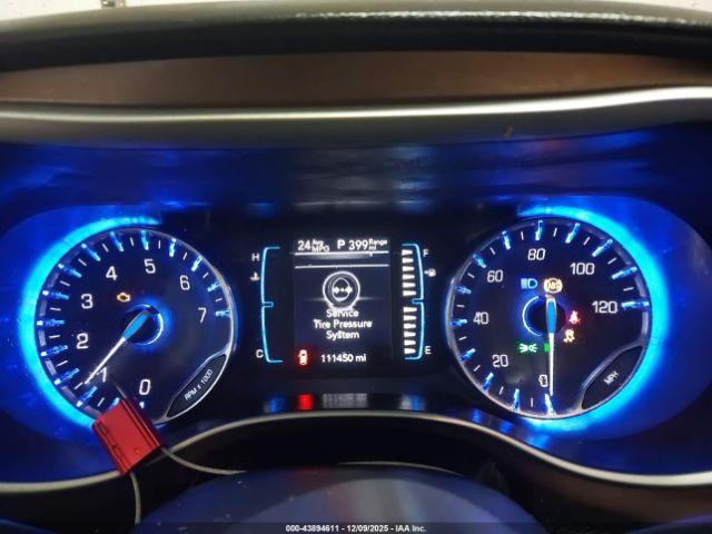 Chrysler Pacifica Touring-l Image 14