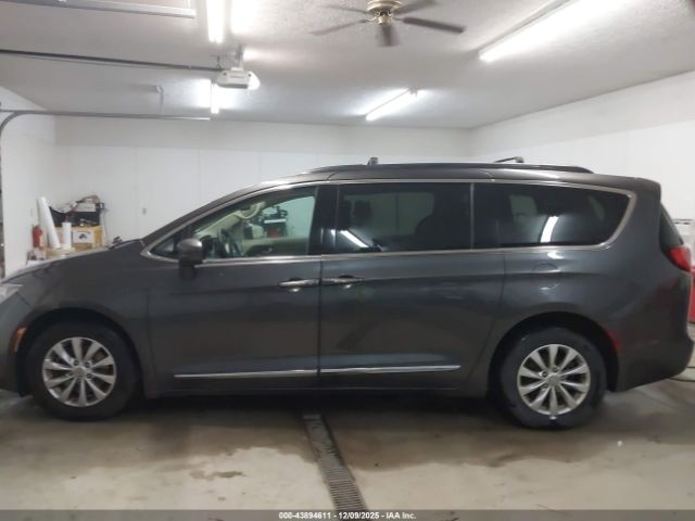 Chrysler Pacifica Touring-l Image 9