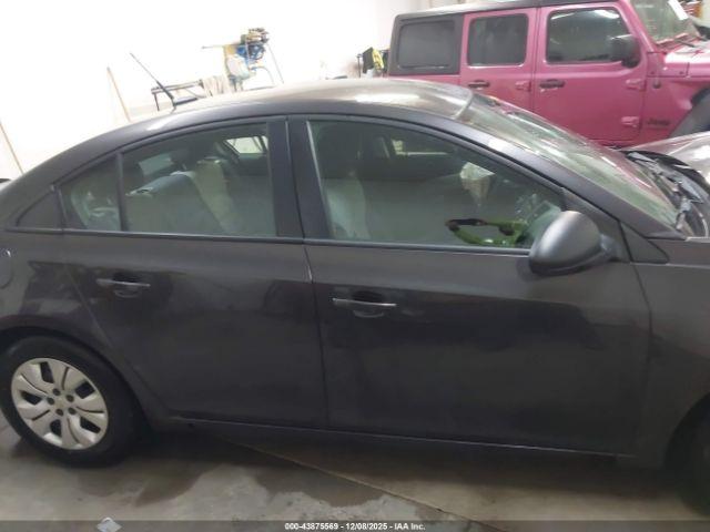 Chevrolet Cruze Ls Auto Image 7