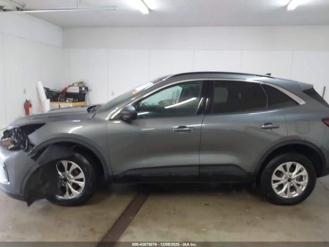 Ford Escape Active Image 15