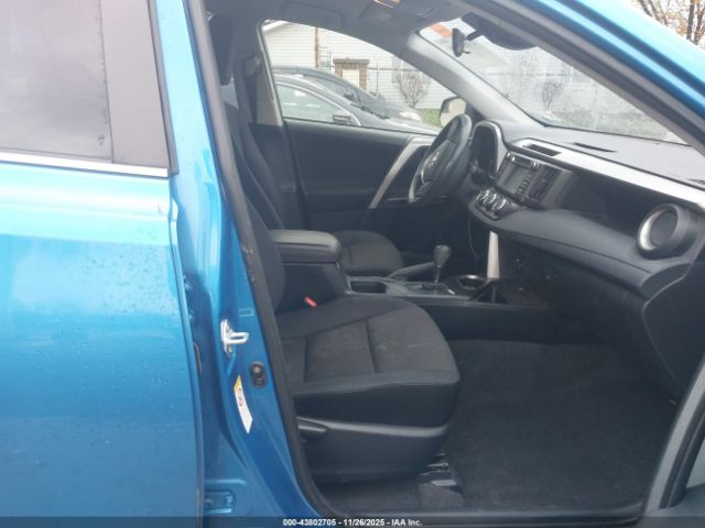 Toyota RAV4 Le Image 10