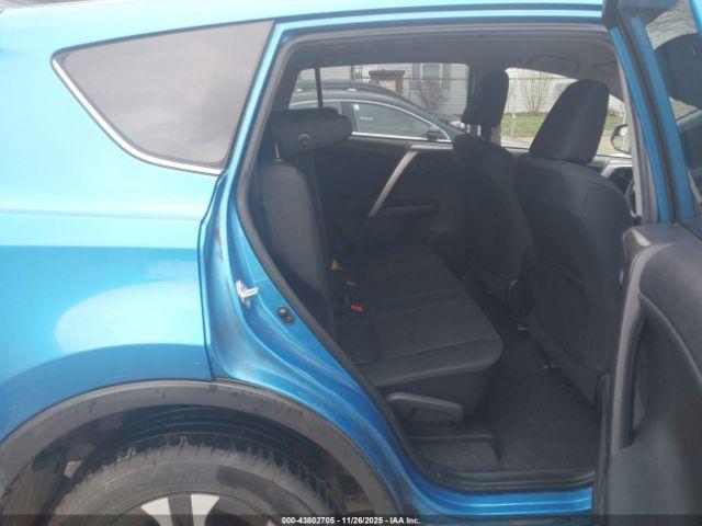 Toyota RAV4 Le Image 7