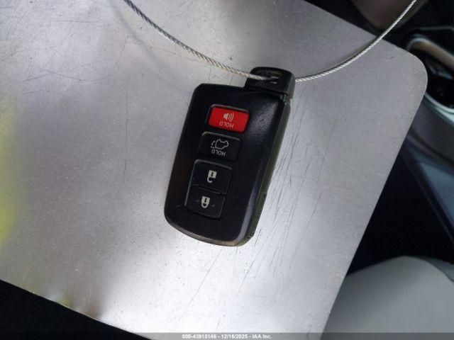 Toyota RAV4 Limited Image 7