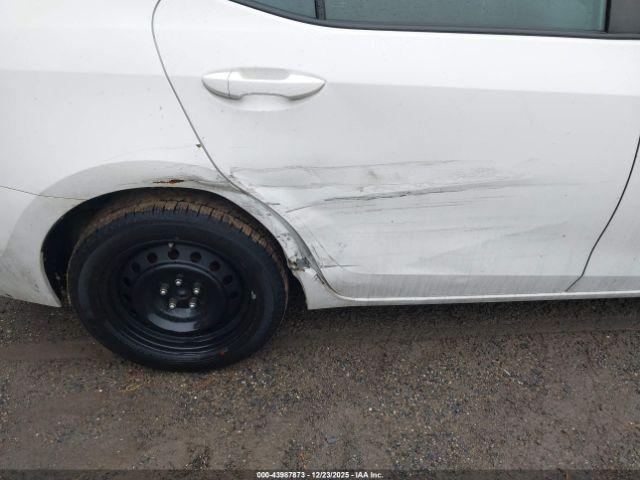 Toyota Corolla Le Image 6