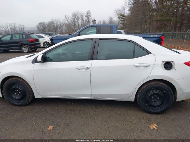 Toyota Corolla Le Image 13