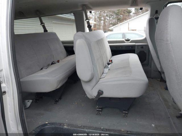 Ford E-150 Image 16