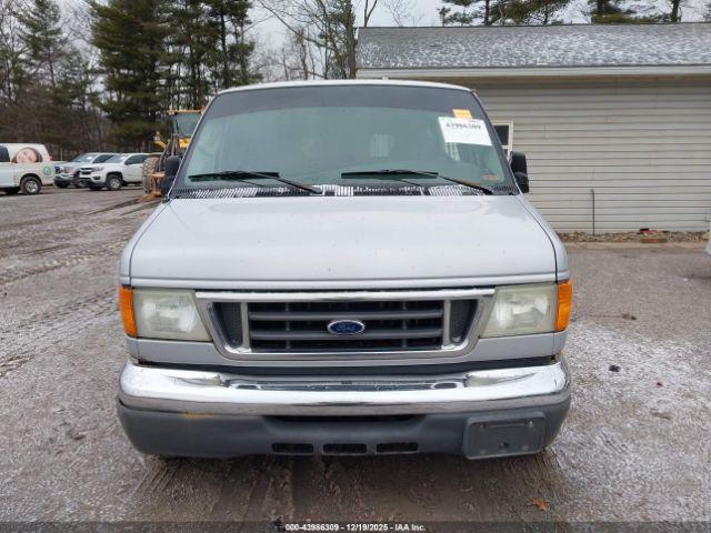 Ford E-150 Image 4