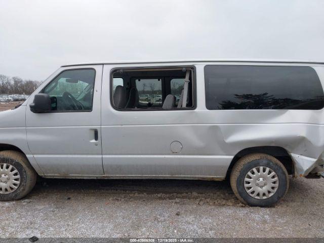 Ford E-150 Image 11