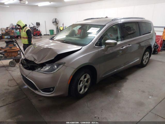 Chrysler Pacifica Touring-l Plus Image 19