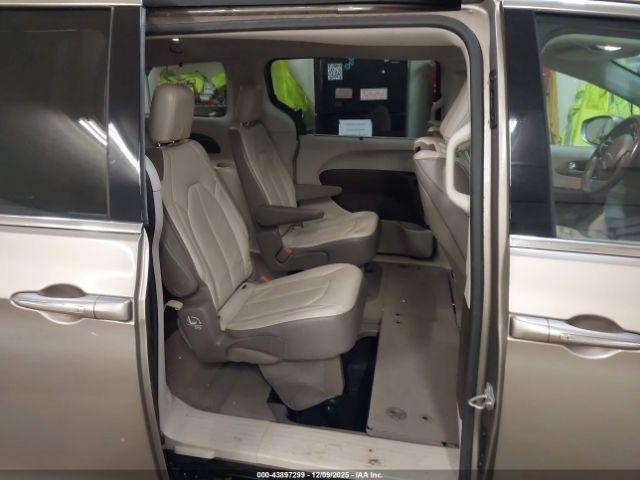 Chrysler Pacifica Touring-l Plus Image 6