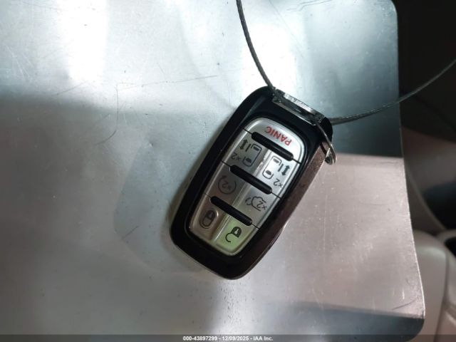 Chrysler Pacifica Touring-l Plus Image 8