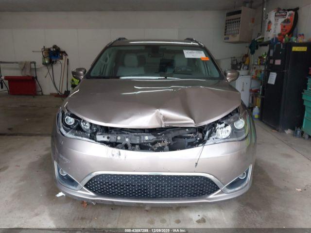 Chrysler Pacifica Touring-l Plus Image 18