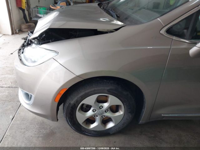 Chrysler Pacifica Touring-l Plus Image 13