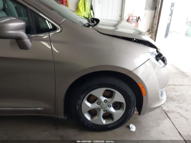 Chrysler Pacifica Touring-l Plus Image 17