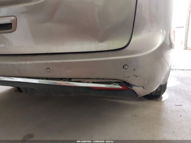 Chrysler Pacifica Touring-l Plus Image 14