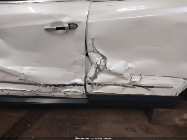 Cadillac XT5 Luxury Image 2