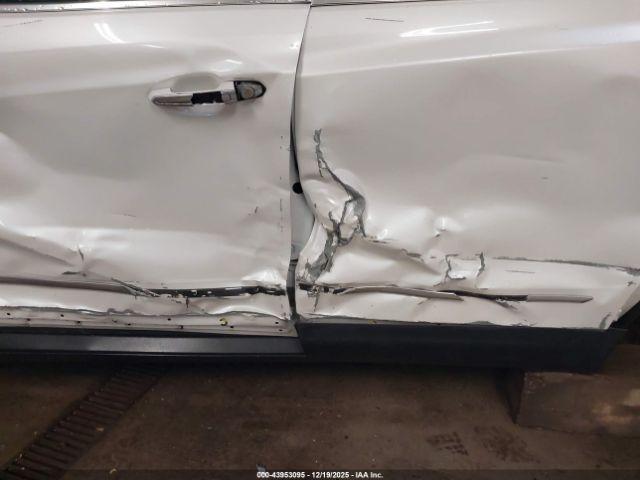 Cadillac XT5 Luxury Image 2