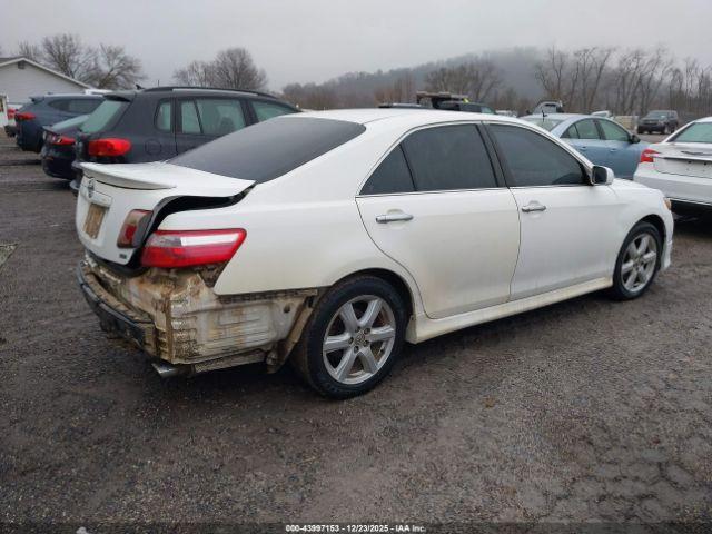 Toyota Camry Se Image 12