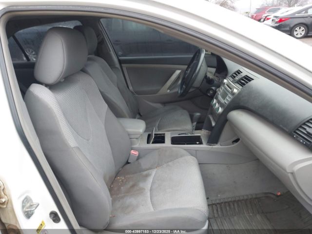 Toyota Camry Se Image 7