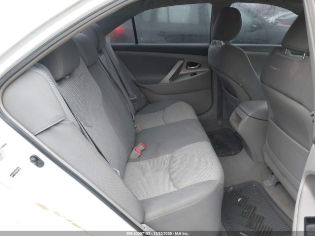 Toyota Camry Se Image 5