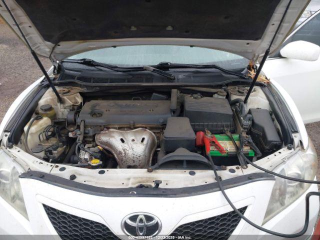 Toyota Camry Se Image 8