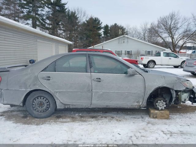Toyota Camry Se Image 8