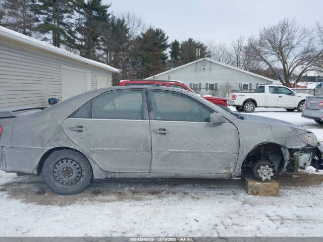 Toyota Camry Se Image 8