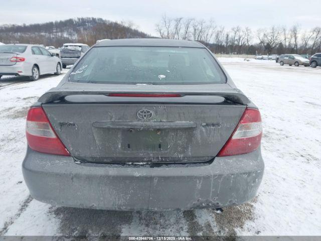 Toyota Camry Se Image 11